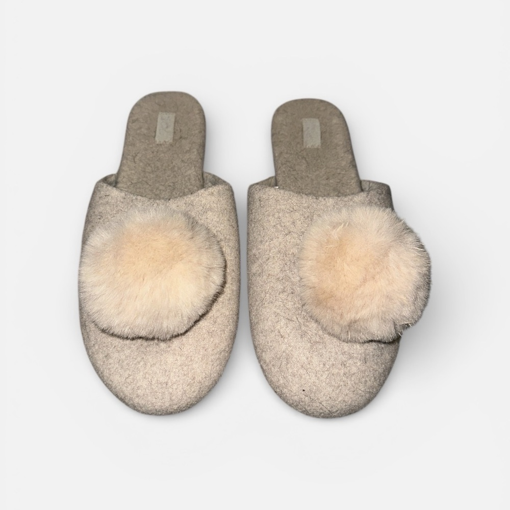 Target Women's Pom-Pom Slip-On Slippers - Cream size 10‎